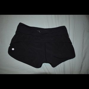 black lululemon shorts